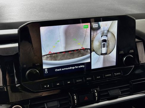 Used 2023 Nissan Pathfinder SL w/ SL Premium Package image 3