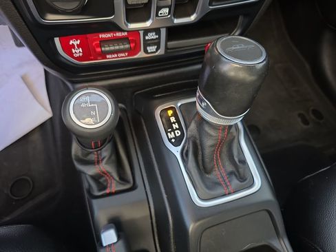 Used 2023 Jeep Gladiator Rubicon w/ Cold Weather Group image 34