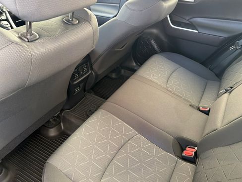 Used 2022 Toyota RAV4 XLE FWD image 15