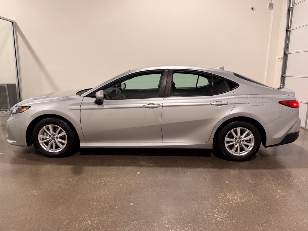 Used 2025 Toyota Camry LE FWD image 8