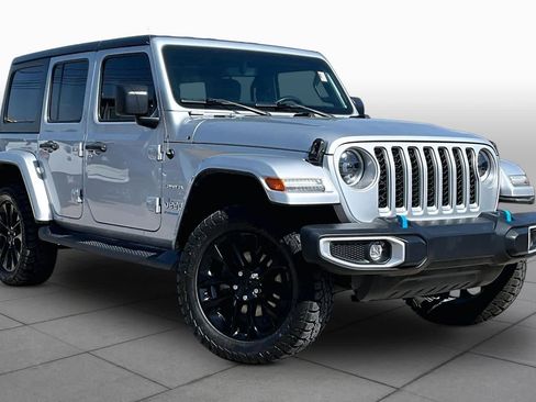 Used 2023 Jeep Wrangler Unlimited Sahara w/ Safety Group AWD/4WD image 3