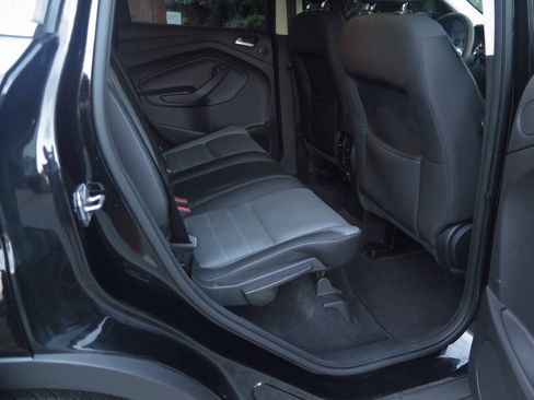 Used 2016 Ford Escape SE w/ Equipment Group 201A FWD image 18