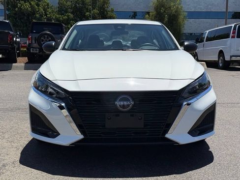 Used 2025 Nissan Altima 2.5 SV FWD image 15
