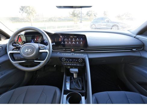 Certified 2025 Hyundai Elantra SEL image 12