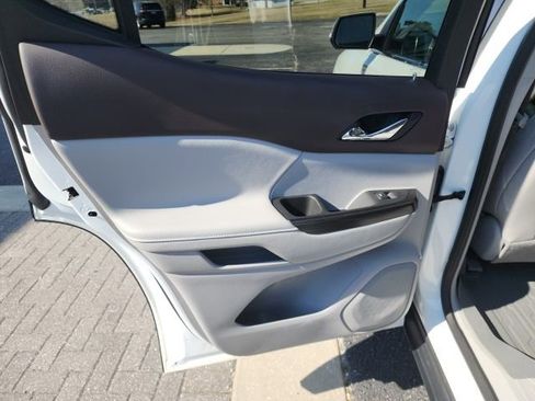 Used 2023 GMC Acadia SLT w/ Technology Package image 16