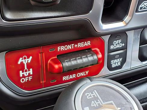 New 2025 Jeep Wrangler Unlimited Rubicon w/ Technology Group image 10