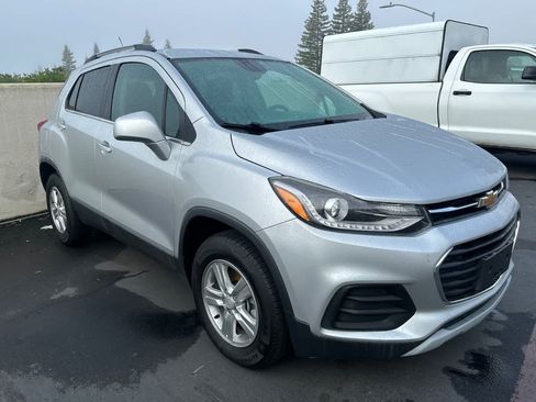 Used 2017 Chevrolet Trax LT AWD/4WD image 3