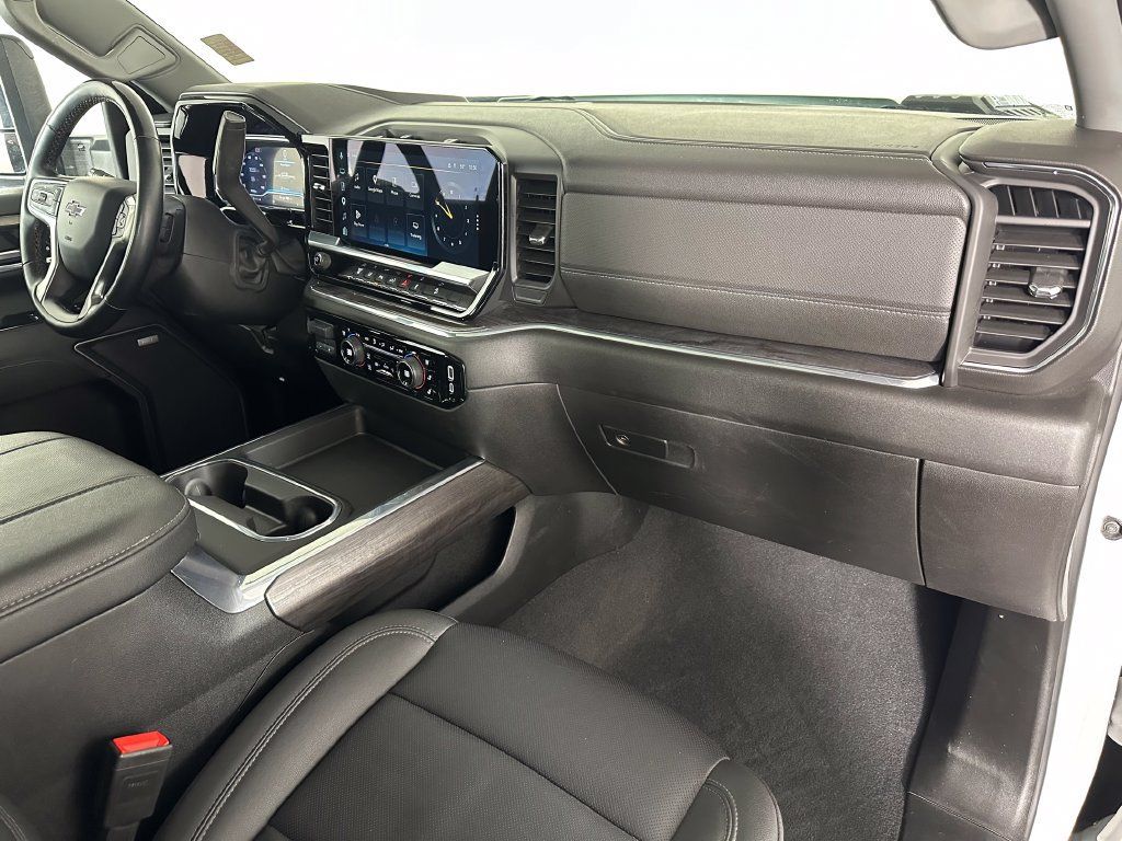 Used 2024 Chevrolet Silverado 2500 LTZ w/ LTZ Plus Package AWD/4WD image 33