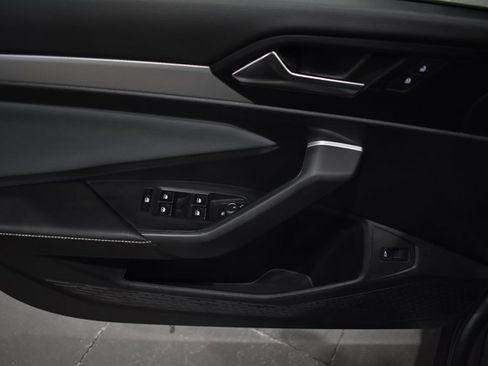 Used 2025 Volkswagen Jetta SE w/ Sunroof Package image 30