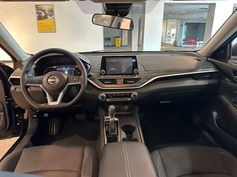 Used 2025 Nissan Altima 2.5 SV FWD image 27