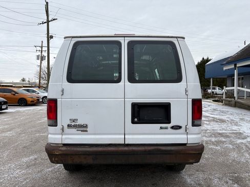 Used 2014 Ford E-250 and Econoline 250 w/ Power Group image 6