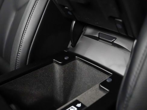 Used 2025 Porsche Macan image 35