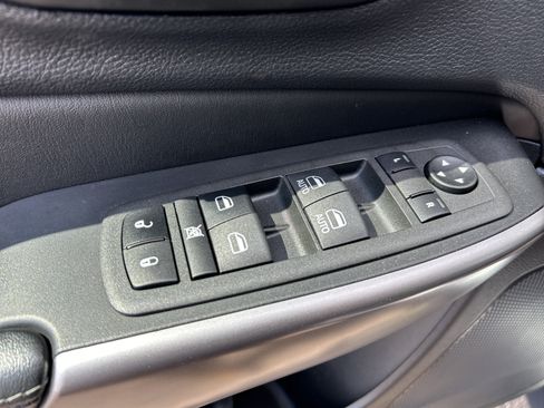 Used 2022 Jeep Cherokee Limited AWD/4WD image 10