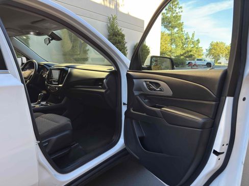 Used 2018 Chevrolet Traverse LT w/ LPO, Black Accent Package image 50