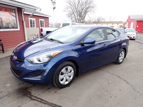 Used 2016 Hyundai Elantra SE image 3