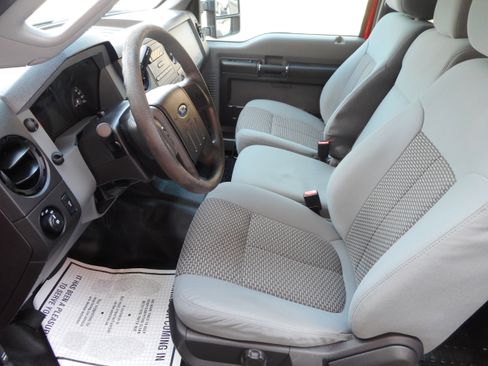 Used 2014 Ford F250 XL w/ Power Equipment Group AWD/4WD image 17