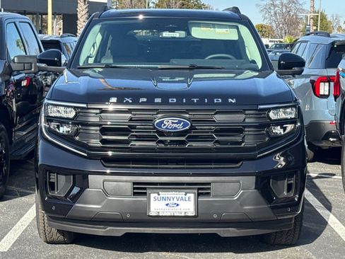 New 2026 Ford Expedition Active image 3
