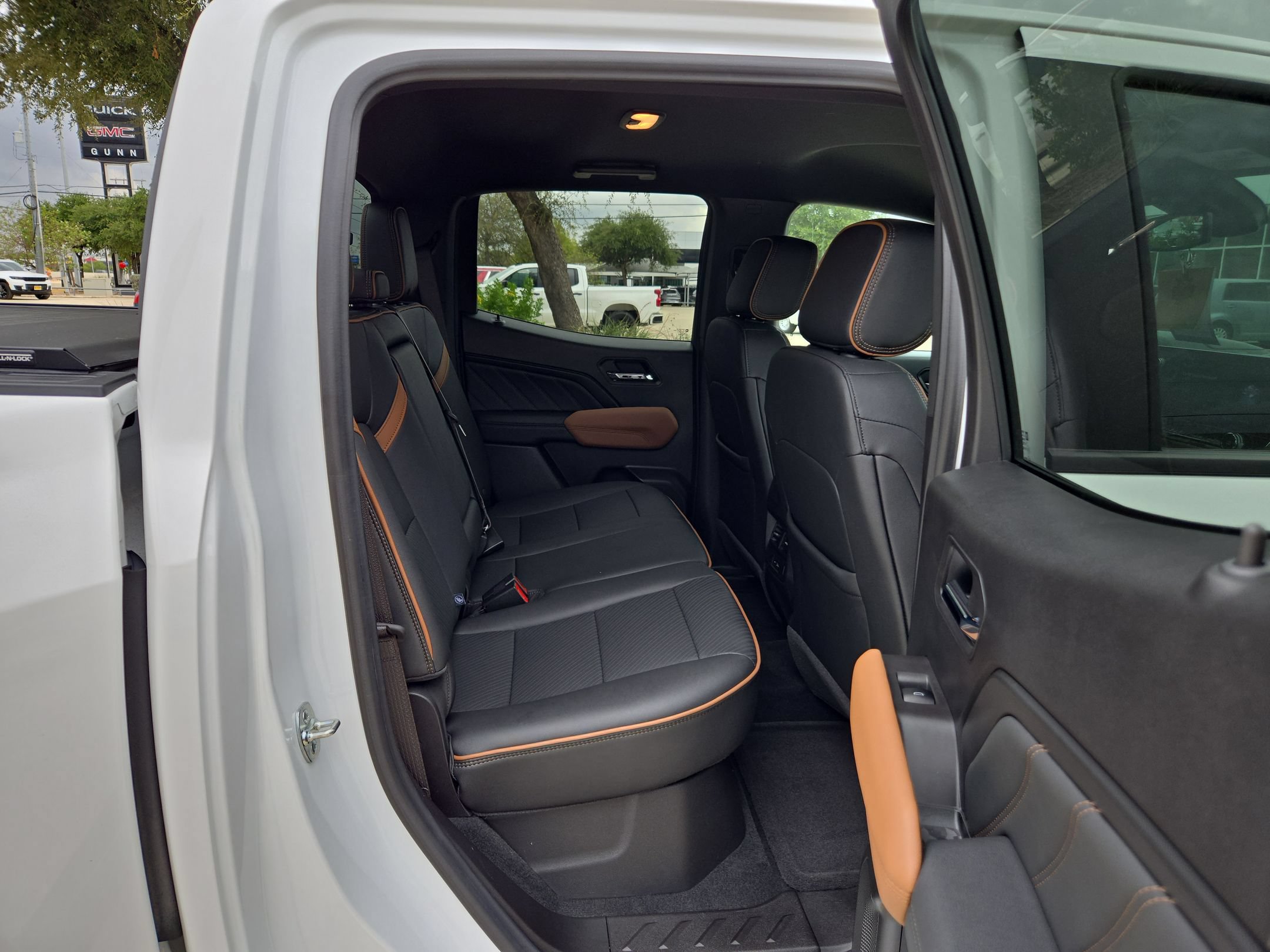 Certified 2025 GMC Canyon AT4 w/ AT4 Premium Package AWD/4WD image 24