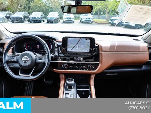 Used 2024 Nissan Pathfinder Platinum image 24