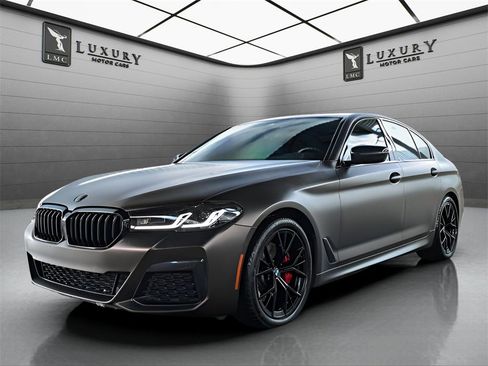 Used 2023 BMW 530i w/ M Sport Package image 3