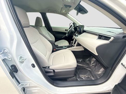 Used 2024 Toyota Corolla Cross L image 26