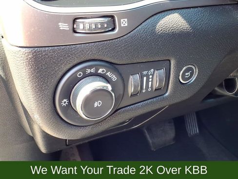 Used 2022 Jeep Cherokee Limited AWD/4WD image 18