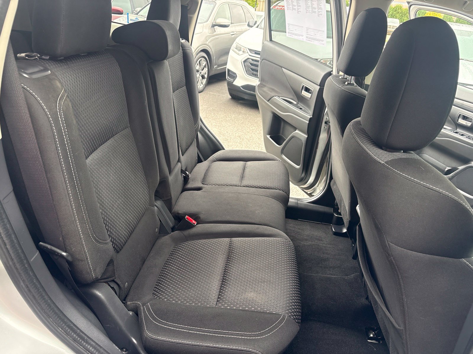 Used 2019 Mitsubishi Outlander AWD image 16