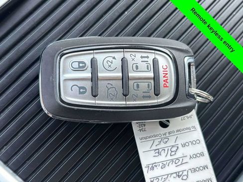 Used 2023 Chrysler Pacifica Touring-L FWD image 23