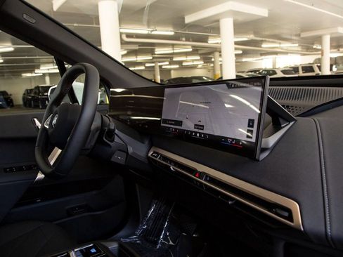 Used 2026 BMW iX xDrive45 w/ Premium Package image 30