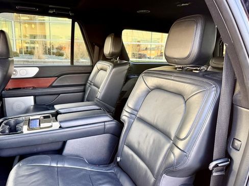 Used 2022 Lincoln Navigator L Reserve image 10