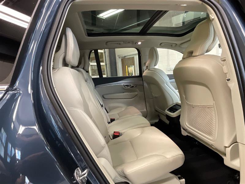 Used 2022 Volvo XC90 T5 Momentum AWD/4WD image 17