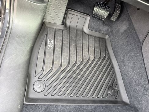 Used 2025 Audi Q5 Premium image 27