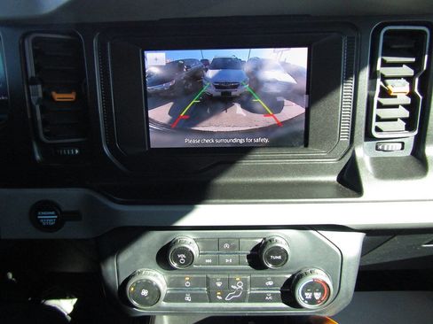 Used 2021 Ford Bronco Badlands image 14