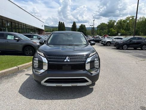 Used 2024 Mitsubishi Outlander SE Black Edition AWD/4WD image 2