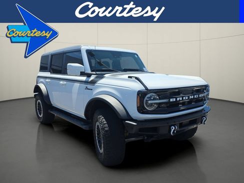 Used 2022 Ford Bronco Outer Banks w/ Sasquatch Package AWD/4WD image 1