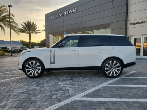 New 2025 Land Rover Range Rover Long Wheelbase SE image 2