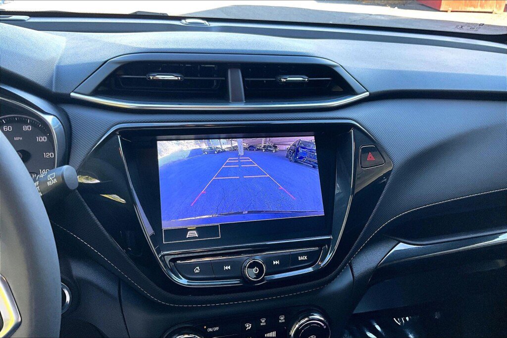 Used 2022 Chevrolet TrailBlazer ACTIV w/ Sun and Liftgate Package FWD image 9