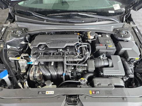 New 2026 Hyundai Elantra Limited FWD image 11
