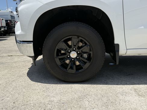 Used 2025 Chevrolet Silverado 1500 LT AWD/4WD image 12