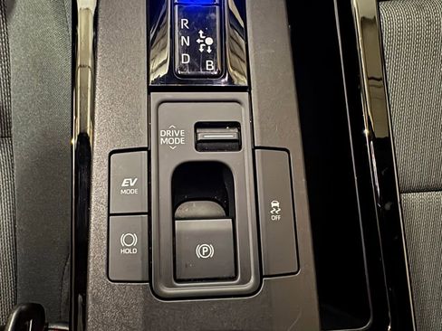 Used 2025 Toyota Prius LE image 34