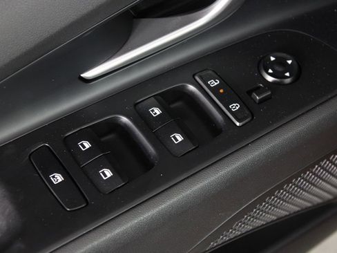 Certified 2025 Hyundai Elantra SE image 21