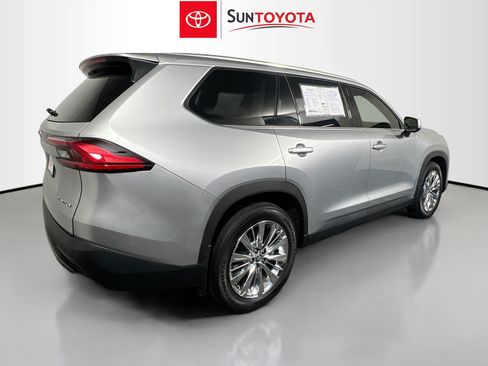 Used 2024 Toyota Grand Highlander AWD image 4