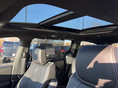 New 2026 Chrysler Pacifica Limited w/ S Appearance Package image 38