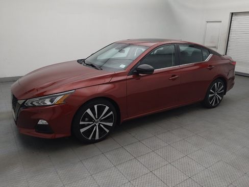 Used 2021 Nissan Altima 2.5 SR w/ SR Premium Package FWD image 2