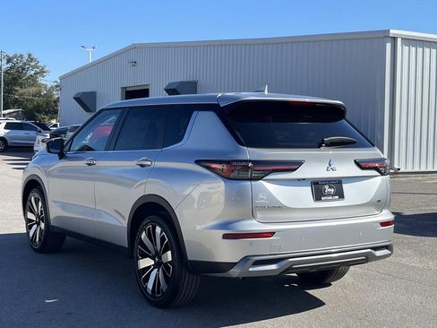 New 2026 Mitsubishi Outlander SE FWD image 3