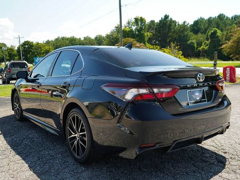 Used 2021 Toyota Camry SE FWD image 4