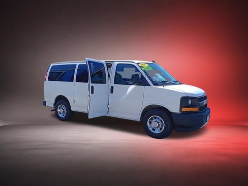 Used 2017 Chevrolet Express 2500 LS RWD image 2