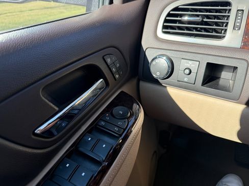 Used 2012 GMC Yukon Denali image 38