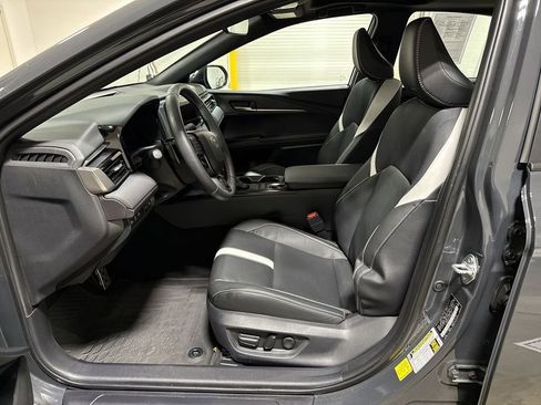 Used 2025 Toyota Camry SE w/ Convenience Package image 20