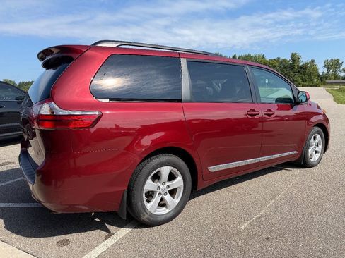 Used 2017 Toyota Sienna LE FWD image 5